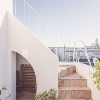 Balcony stairs to roof terrace